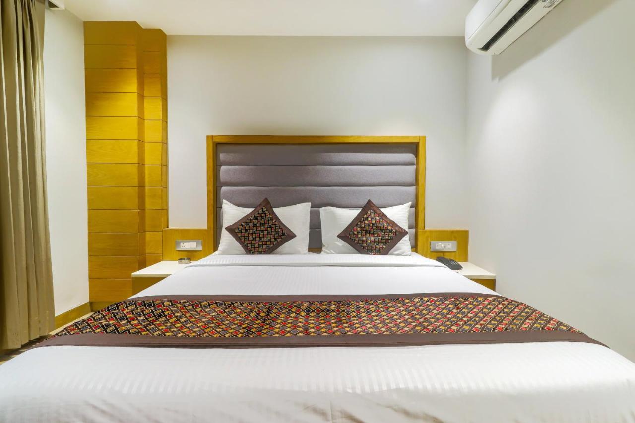 Hotel Bricks, Karol Bagh, New Delhi Εξωτερικό φωτογραφία
